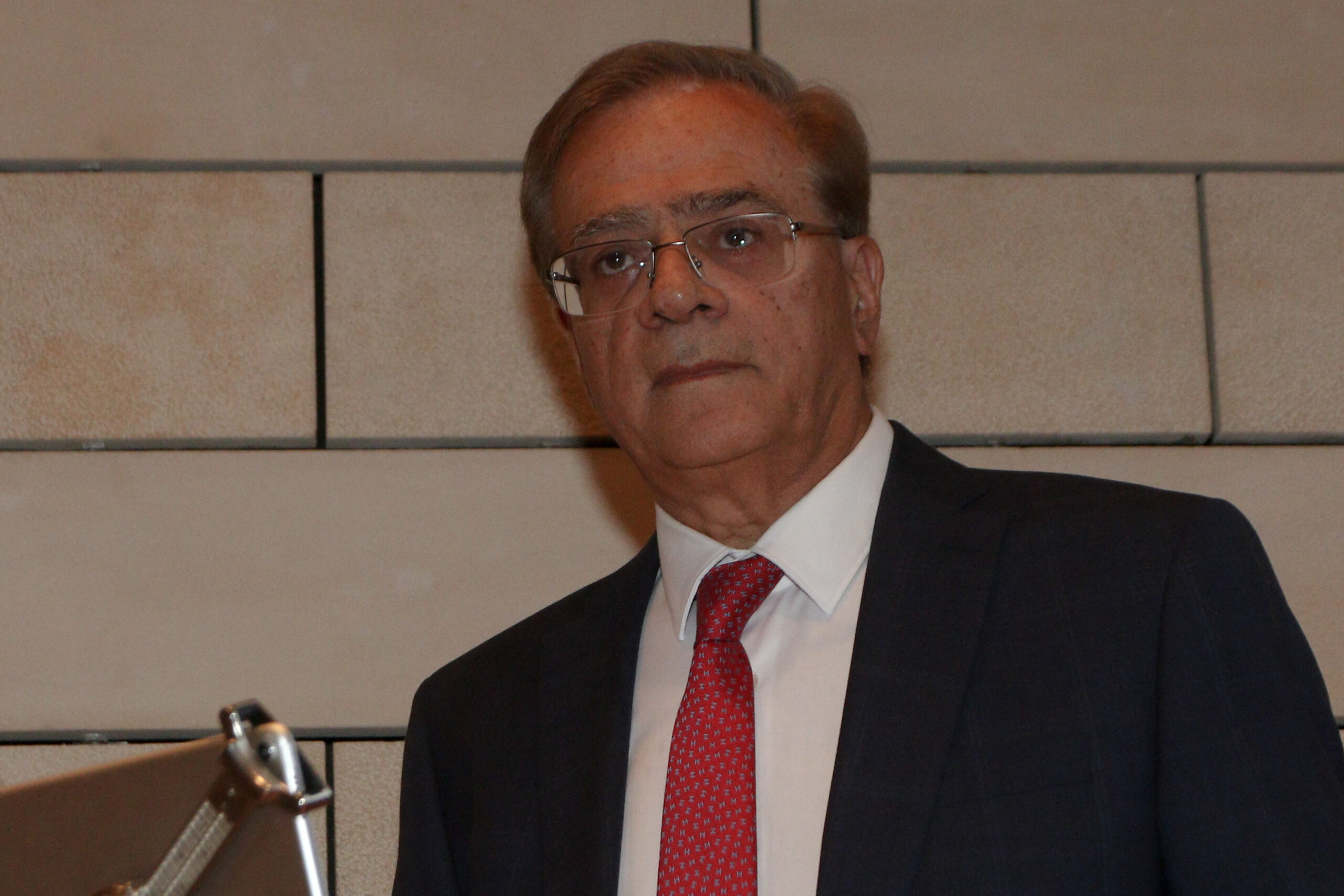 Ρουβίκωνας: Πέταξαν τρικάκια στο σπίτι του πρώην Υπουργού Οικονομικών Γκίκα Χαρδούβελη