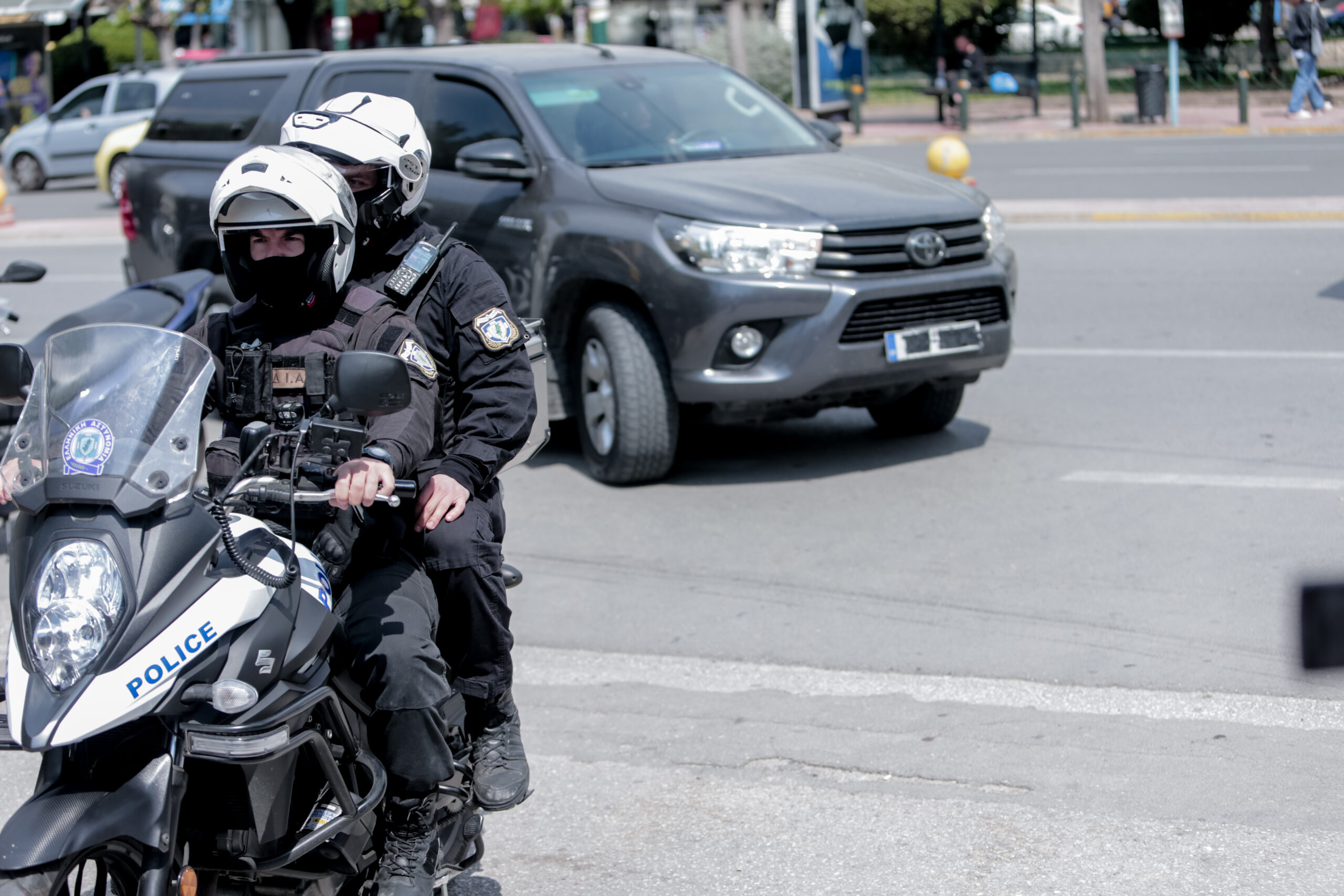 Δολοφονία Καραϊβάζ: Έφτασαν στον ανακριτή οι δράστες – Τι θα ισχυριστούν (Βίντεο)