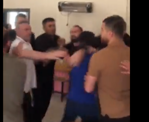 Εκλογές στην Τουρκία: Άρχισαν να πέφτουν οι πρώτες… μπουνιές! (Βίντεο)