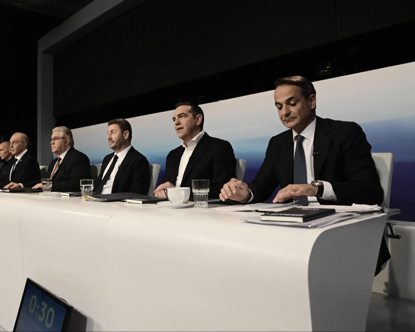 Πόσα ντιμπέιτ του χασμουρητού και της πλήξης να αντέξουμε οι άνθρωποι;