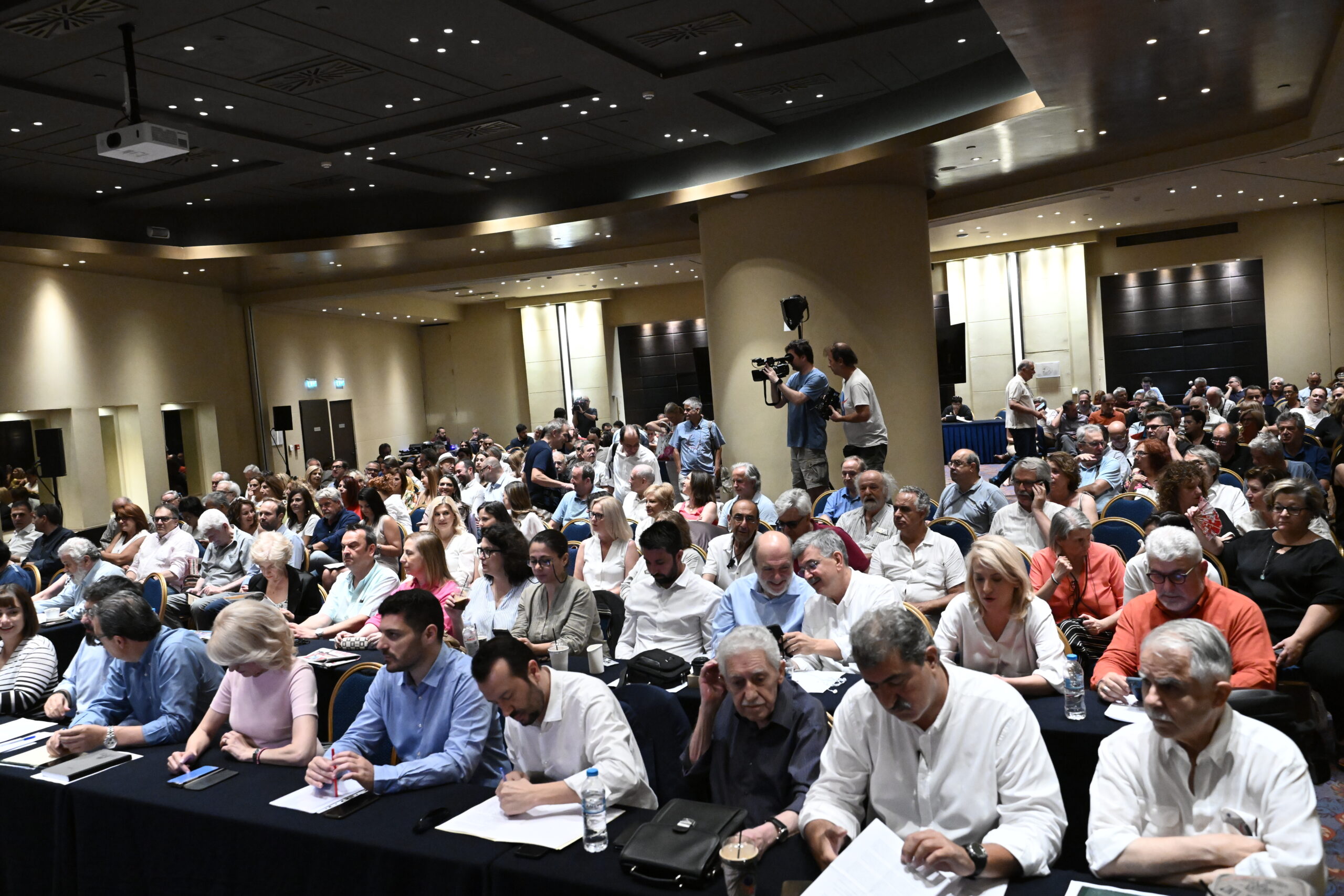ΣΥΡΙΖΑ: Αναζητούν δυνατές υποψηφιότητες για Περιφέρειες και Δήμους αλλά εισπράττουν μόνο αρνήσεις – Τι συμβαίνει στην Περιφέρεια Αττικής