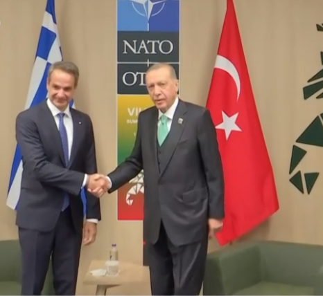 Σύνοδος ΝΑΤΟ: Σε εξέλιξη η συνάντηση Μητσοτάκη – Ερντογάν με φόντο τον οδικό χάρτη για επίλυση των διαφορών στο Αιγαίο