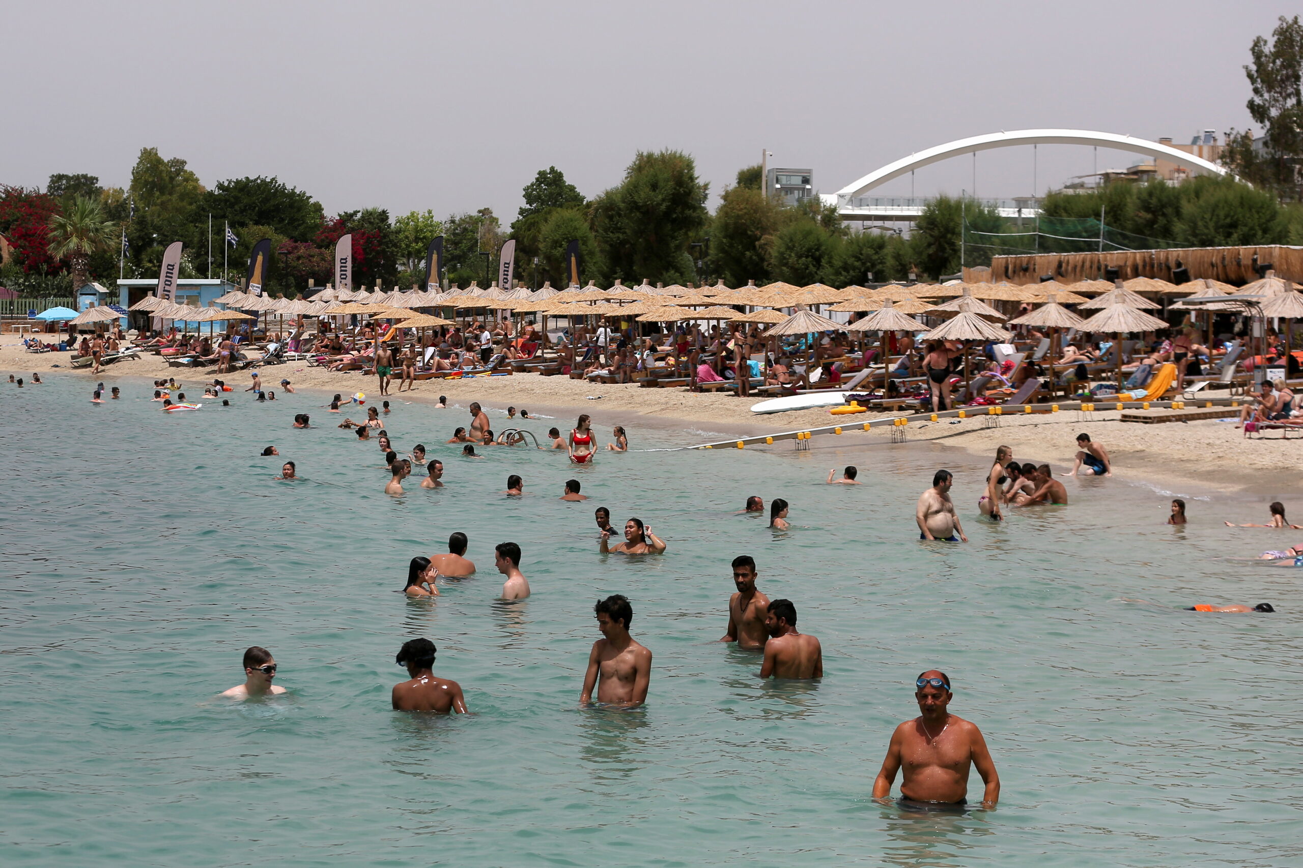 Καύσωνας με έως 43 βαθμούς: Κορυφώνεται την Τρίτη, υψηλές θερμοκρασίες και τη νύχτα – Πότε έρχονται βροχές και καταιγίδες