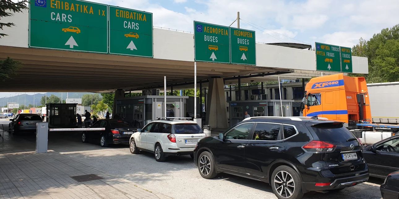 Τελωνείο Κήπων: Τσακώθηκαν για τη σειρά και τον παρέσυρε με το αυτοκίνητο – «Κλινικά νεκρός» 57χρονος