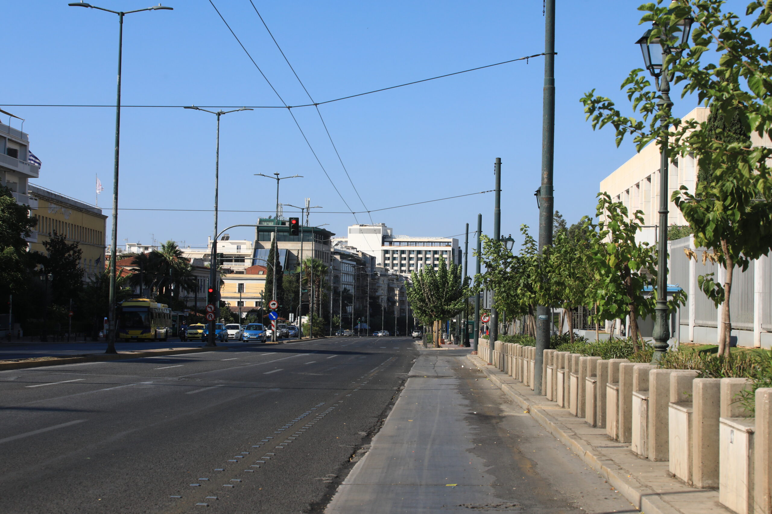 Δεκαπενταύγουστος : Αθήνα πόλη φάντασμα- Άδειοι οι δρόμοι – Εισβολή στις παραλίες