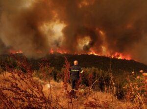 Από τον Βαρνάβα στο Πάτημα Χαλανδρίου – Πώς κατάφερε να εξαπλωθεί η πυρκαγιά (Χάρτες)