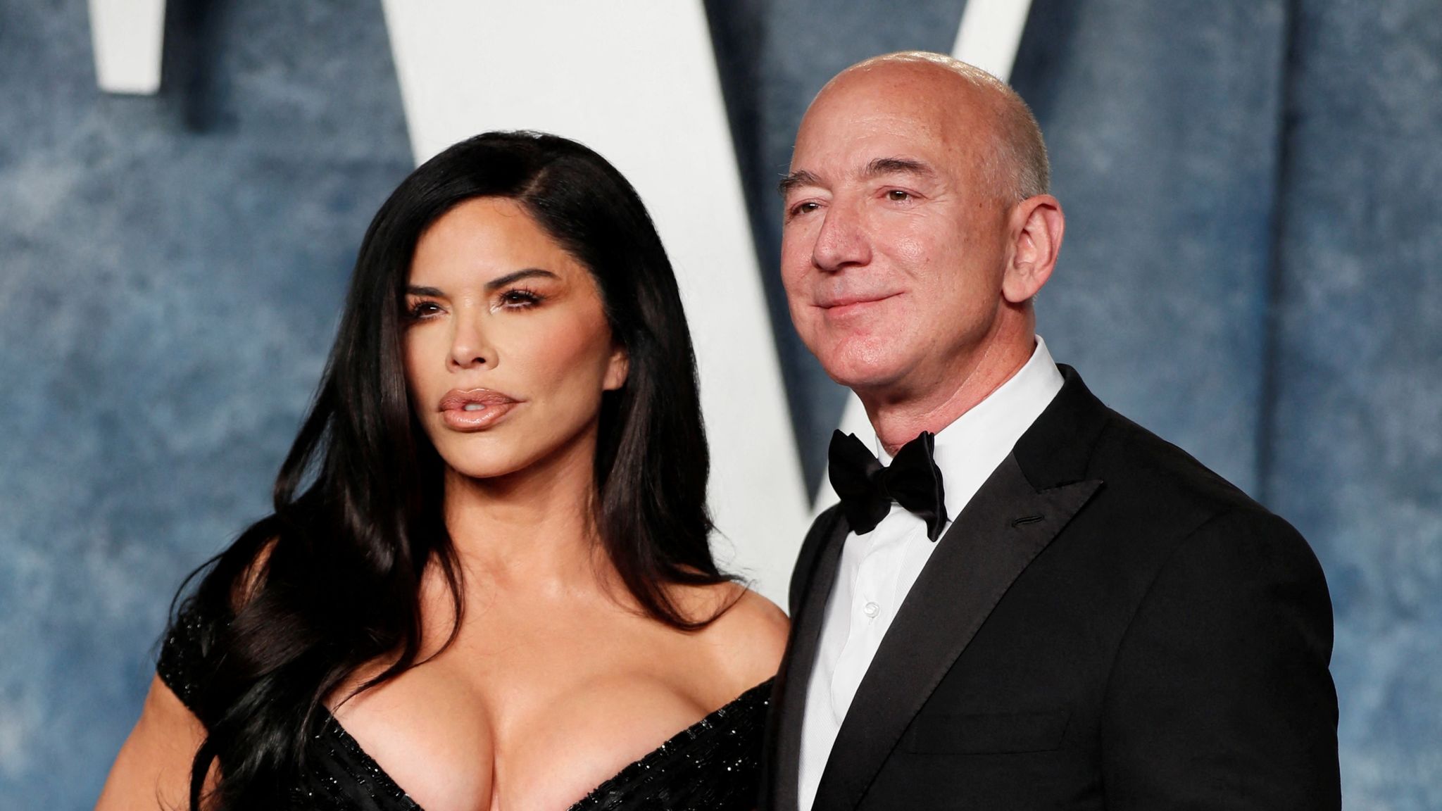 Jeff Bezos-Lauren Sanchez: Το ζευγάρι θα κάνει δωρεά 100 εκατ. δολάρια για τις φωτιές στη Χαβάη