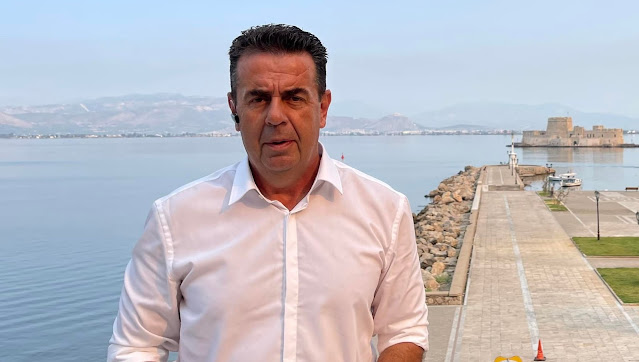 Ναύπλιο: Περιττώματα στην εξώπορτα του βασικού αντιπάλου του άφηνε επί σειρά ημερών ο δήμαρχος της πόλης – Τον συνέλαβε κάμερα κλειστού κυκλώματος