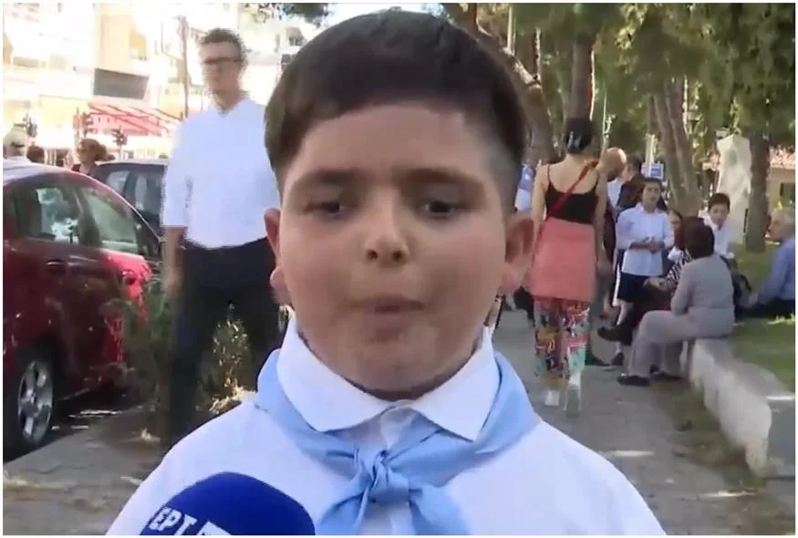 Συγκινεί ο μικρός Λέανδρος: «Εύχομαι όλα τα παιδιά με κάποια απώλεια να μπορούν να συμμετέχουν στις παρελάσεις»