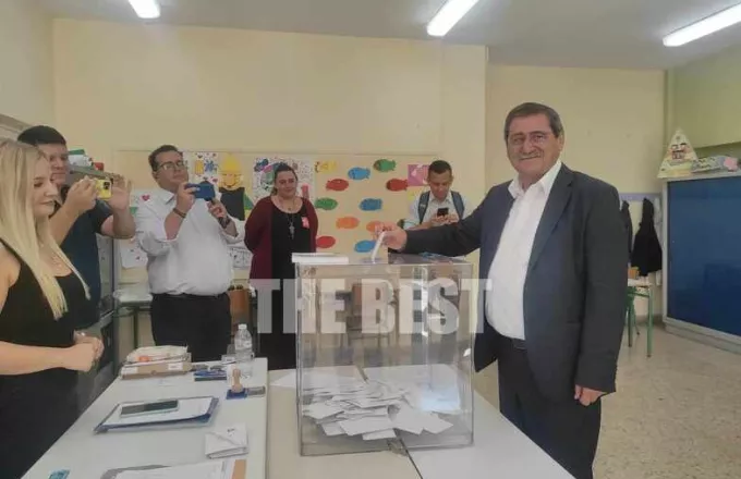 Αυτοδιοικητικές εκλογές 2023: Ψήφισε στην Πάτρα ο Κώστας Πελετίδης