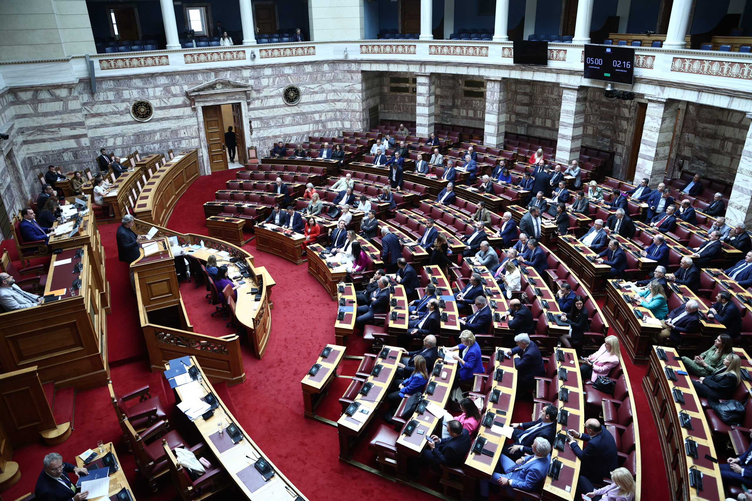 Στη Βουλή το νομοσχέδιο για τις διοικήσεις στο Δημόσιο – Τι περιλαμβάνει