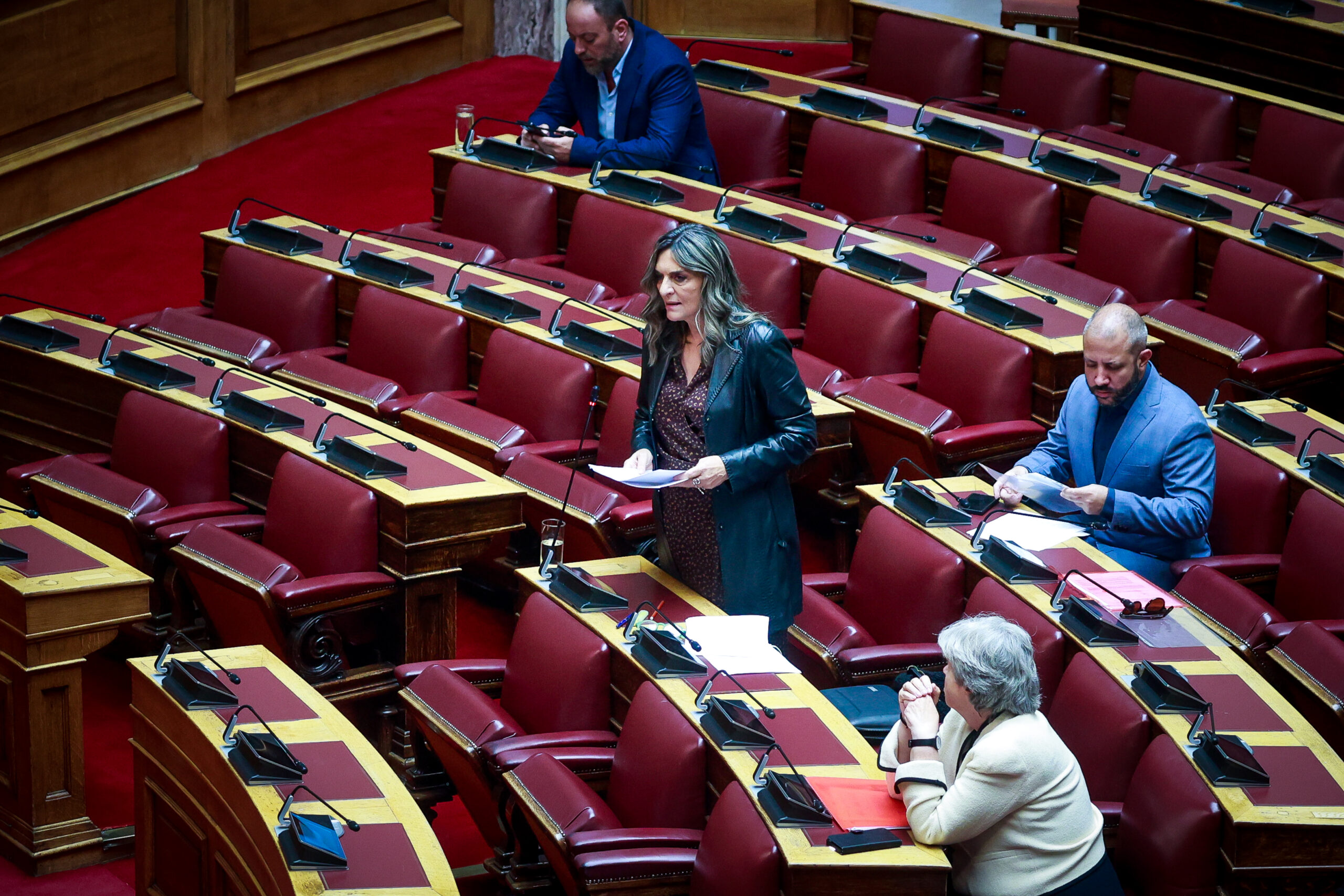 Βουλή: Ένταση μεταξύ Τζάκρη και Παφίλη – Την Τετάρτη η συζήτηση για τη σύσταση Εξεταστικής Επιτροπής για τα Τέμπη