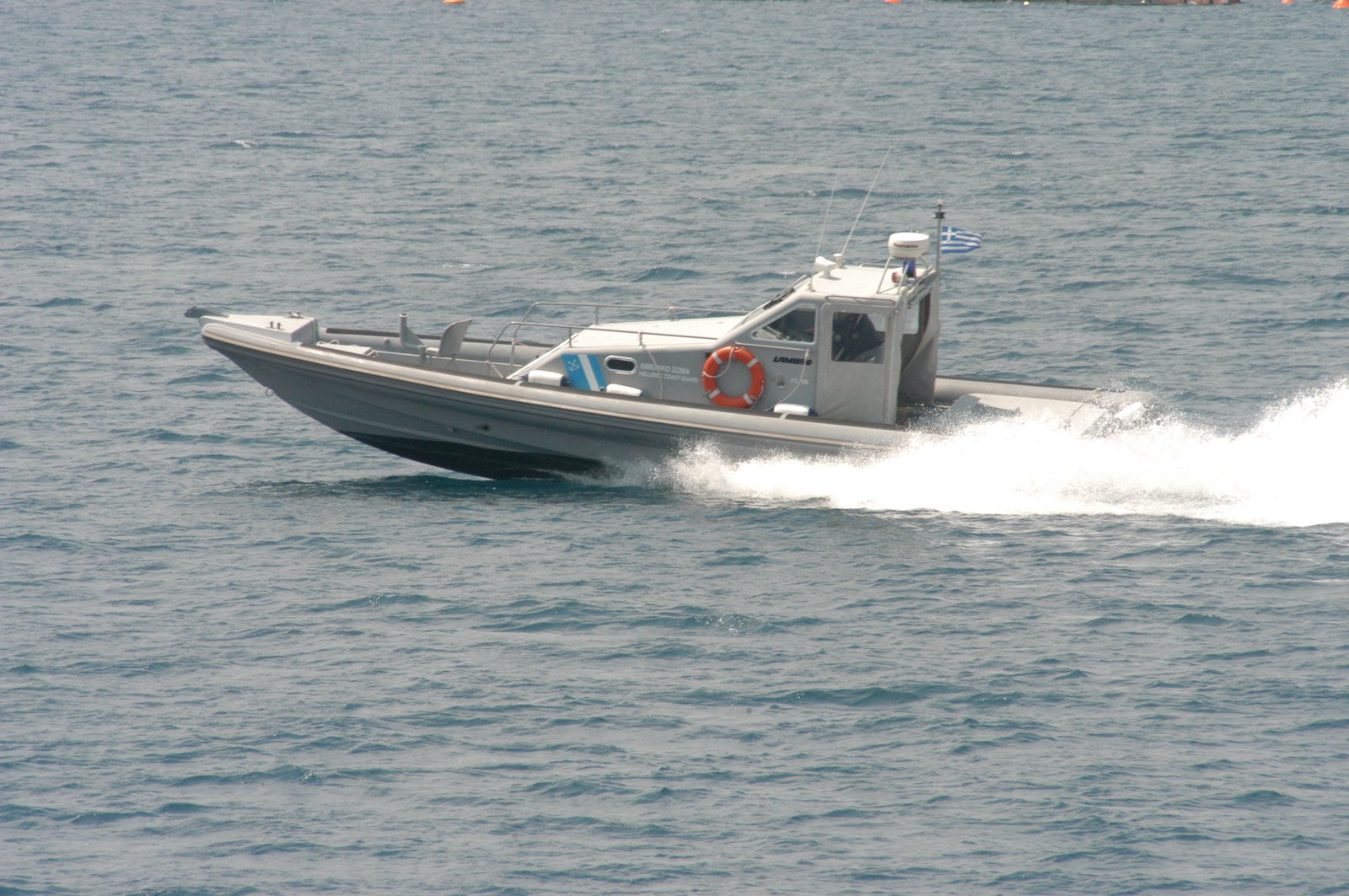 Πόρτο Ράφτη: Θαλαμηγός αποβίβασε 12 μετανάστες – Συνελήφθησαν δύο διακινητές