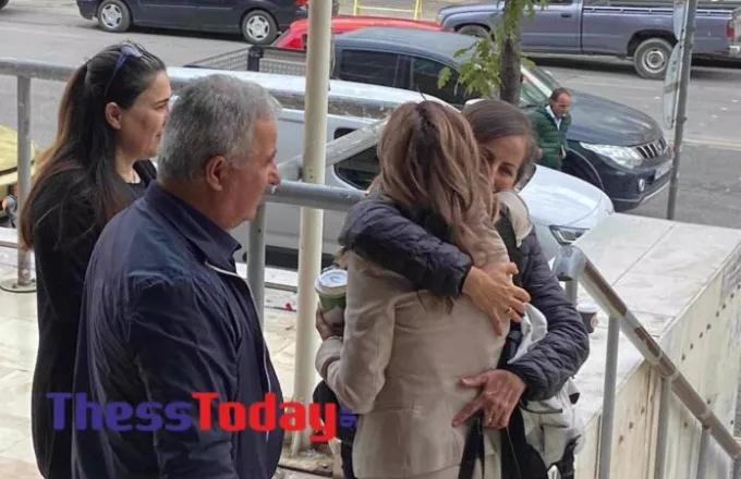 Συγκίνηση για την οικογένεια της Έμμας: Συνάντησαν τη γυναίκα που έλαβε το νεφρό της κόρης τους – «Ένα κομμάτι ζει μέσα της» (Βίντεο)