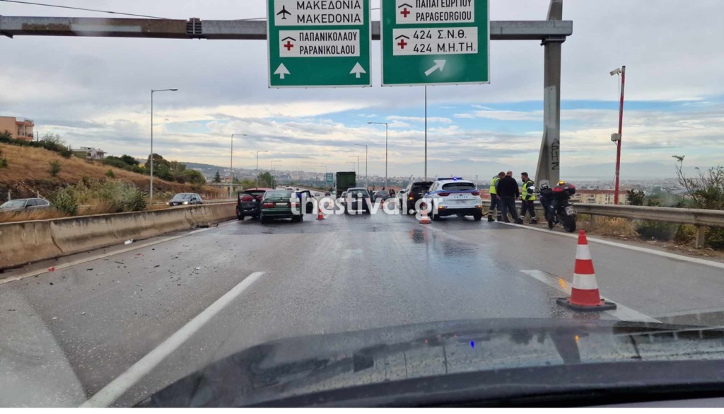 Θεσσαλονίκη: Καραμπόλα 10 οχημάτων στον Περιφερειακό (Βίντεο)