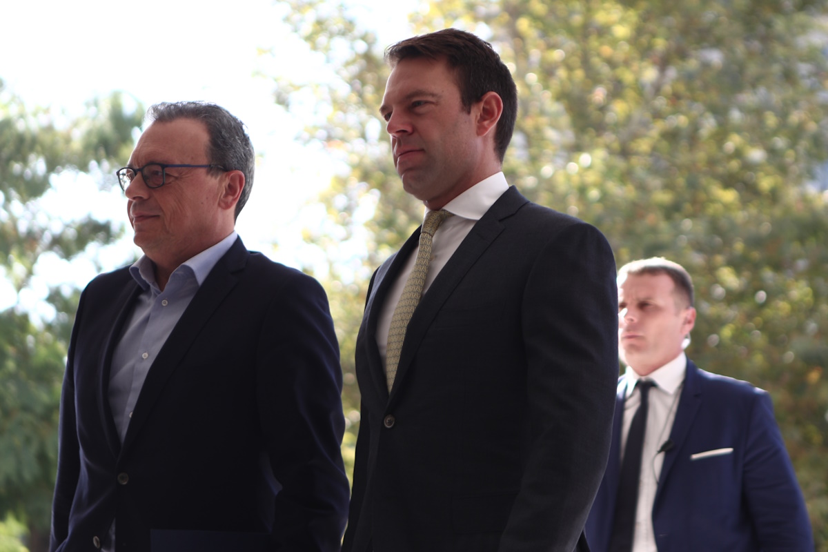 Πώς ο Κασσελάκης βρήκε τελικά γραφείο στη Βουλή;