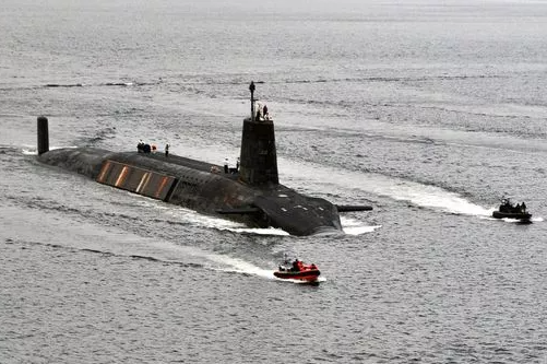 Βρετανία: Πυρηνικό υποβρύχιο του Βασιλικού Ναυτικού κινδύνεψε να βυθιστεί λόγω βλάβης στο βυθόμετρο