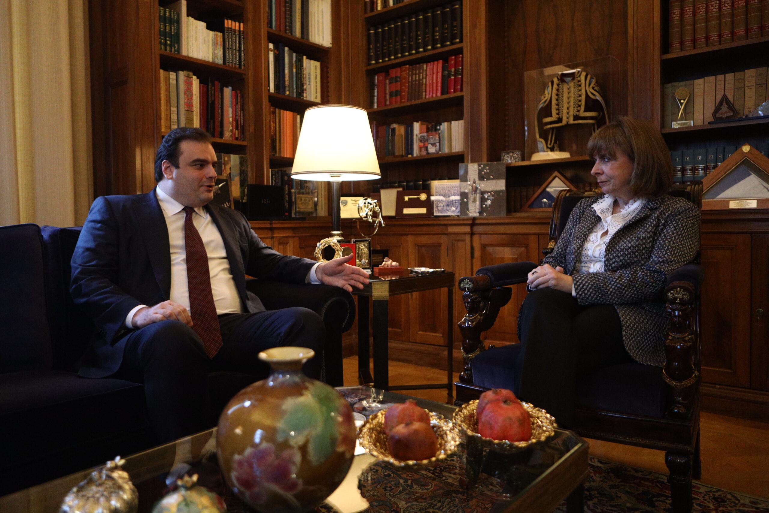 Μη κρατικά πανεπιστήμια: Πρεμιέρα στο ακαδημαϊκό έτος 2025-2026  – Οι 4 προϋποθέσεις για την αδειοδότηση – Συνάντηση Σακελλαροπούλου  με  Πιερρακάκη