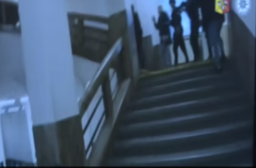 Μακελειό στην Πράγα: Συγκλονιστικό βίντεο από την κάμερα των αστυνομικών – «Αυτοκτόνησε ο δράστης»