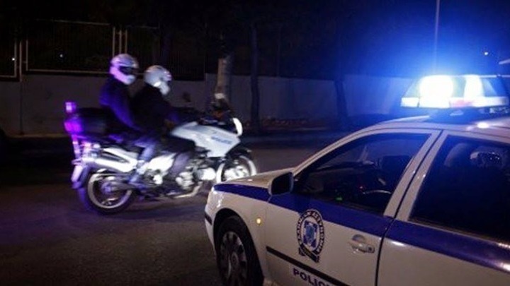 Θεσσαλονίκη: Με συνοδεία αστυνομικών και σε χρόνο ρεκόρ στο μαιευτήριο
