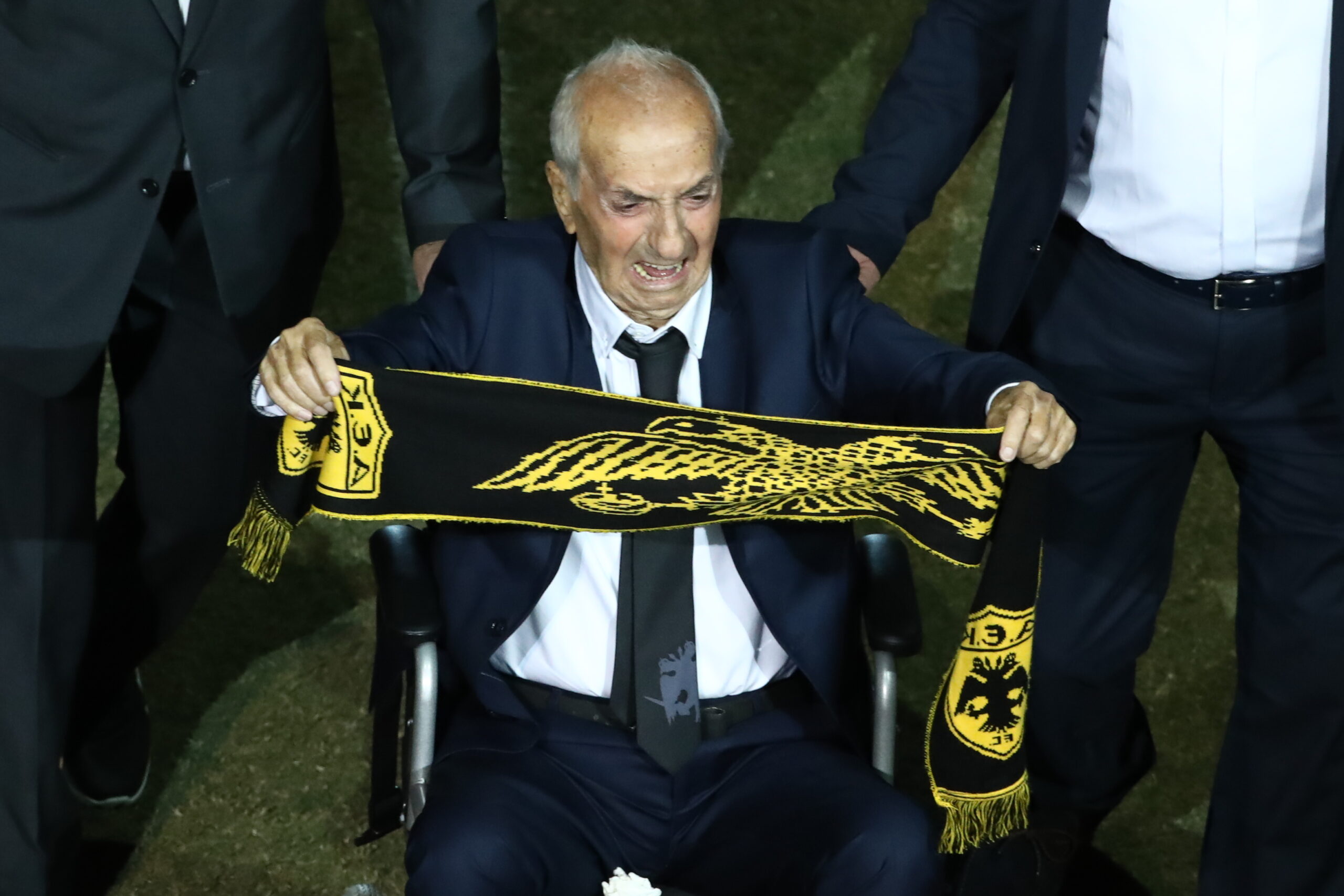 Πένθος στο ελληνικό ποδόσφαιρο: Πέθανε ο τεράστιος Κώστας Νεστορίδης (Φωτό & Βίντεο)