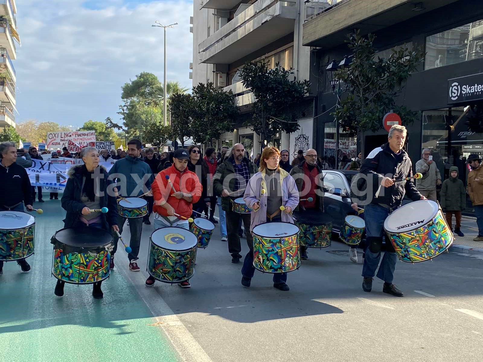 Βόλος: Οι πολίτες αντιτίθενται μαζικά στην εγκατάσταση LNG – Χιλιάδες κόσμου στην μεγάλη πορεία διαμαρτυρίας