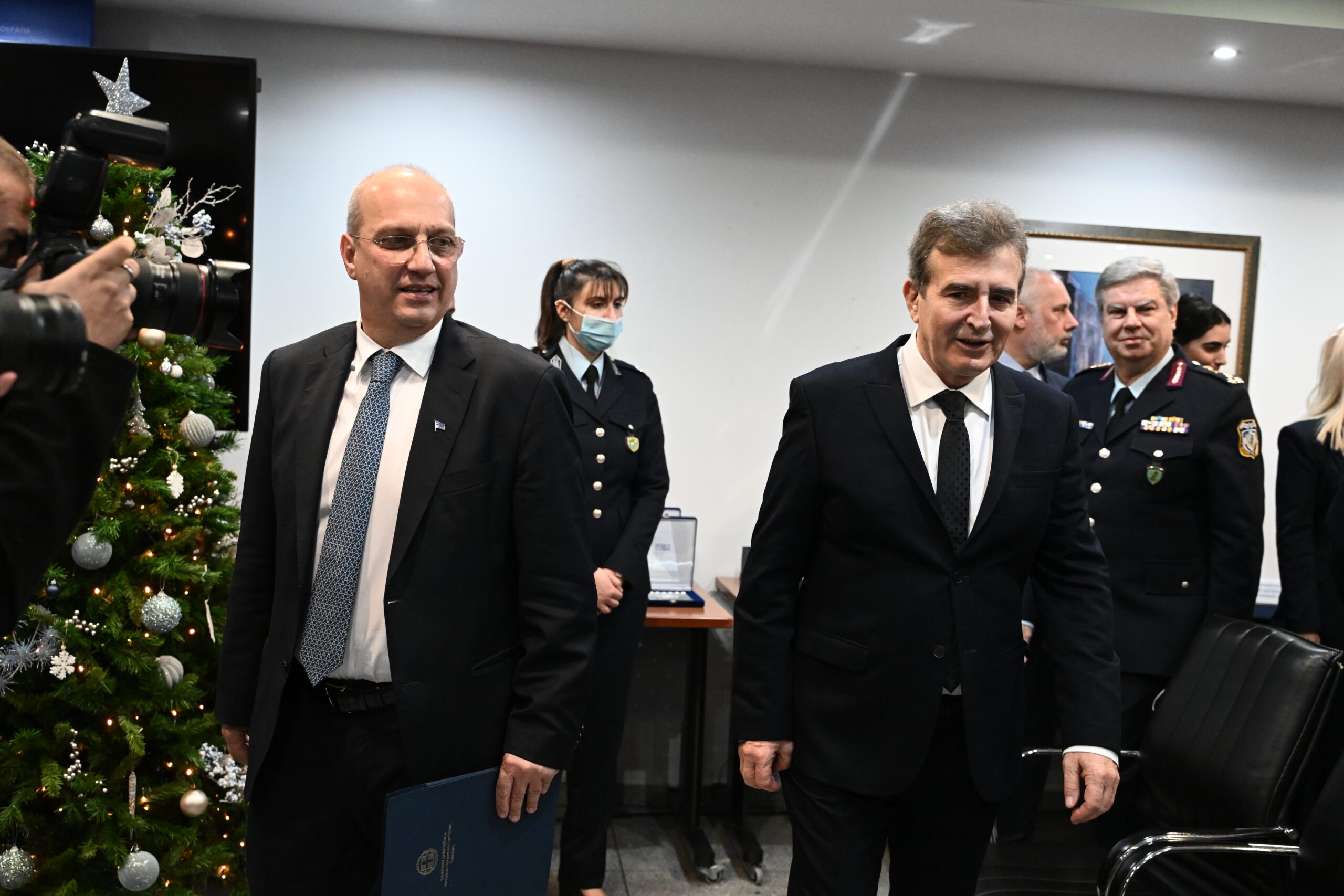 Παράδοση-παραλαβή στο υπουργείο Προστασίας του Πολίτη: Οι δηλώσεις Χρυσοχοΐδη και οι αιχμές Οικονόμου