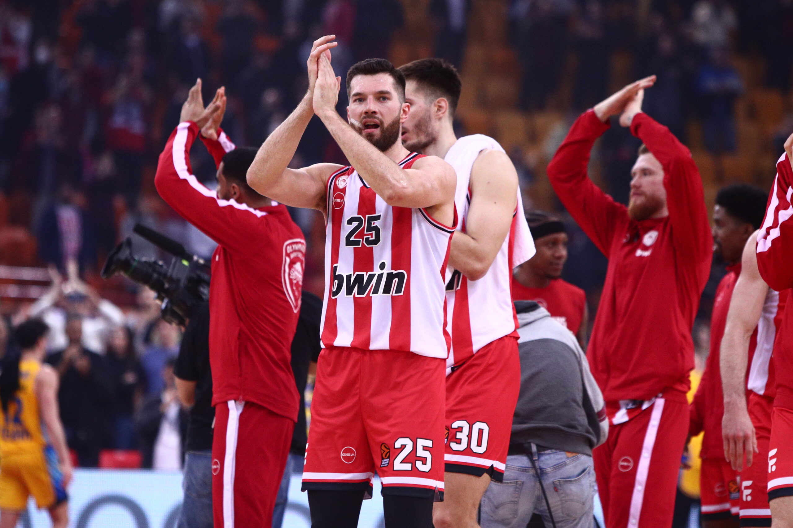 Euroleague: Ισοπεδωτικός Ολυμπιακός επιβλήθηκε της Μακάμπι με 89-72 στο ΣΕΦ και ετοιμάζεται για ΟΑΚΑ