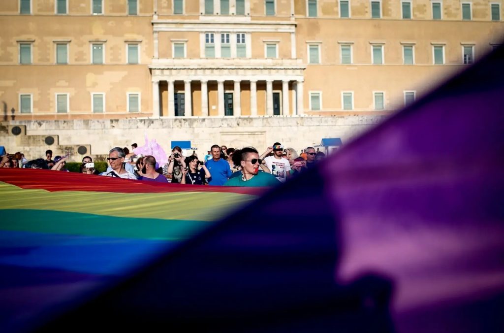 Γάμος και τεκνοθεσία ομόφυλων ζευγαριών – Την Τετάρτη ξεκινά και επίσημα ο διάλογος