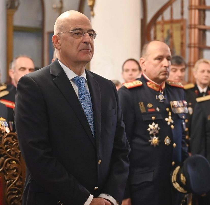 Μια «ελληνική γραβάτα» και για τον Νίκο Δένδια (φωτό)