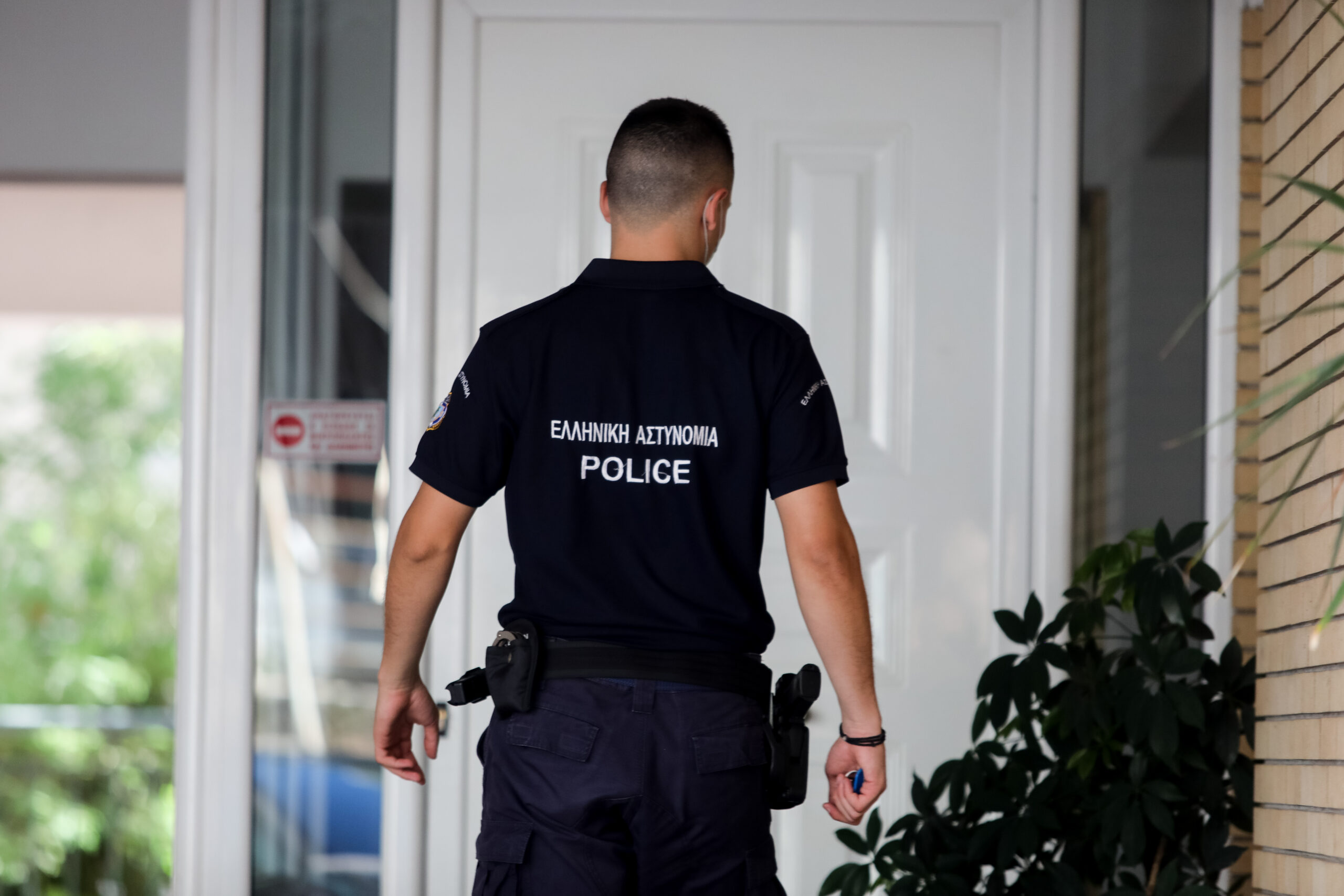 Ηράκλειο: «Χτύπησαν» μίνι μάρκετ και έκλεψαν χρήματα και τσιγάρα – 7.000 ευρώ η λεία τους