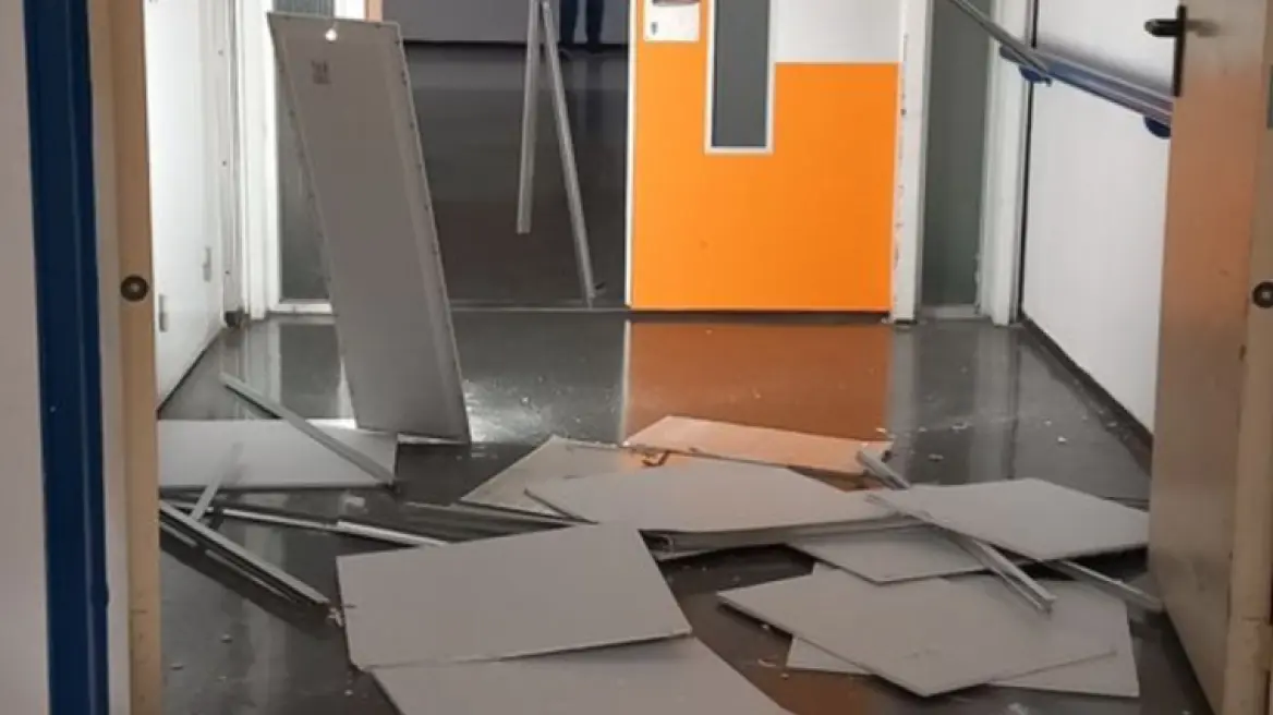 Πανεπιστημιακό Νοσοκομείο Ρίου: Κατέρρευσε οροφή μέσα σε κλινική – Ξεκόλλησαν και αλουμινένια στηρίγματα