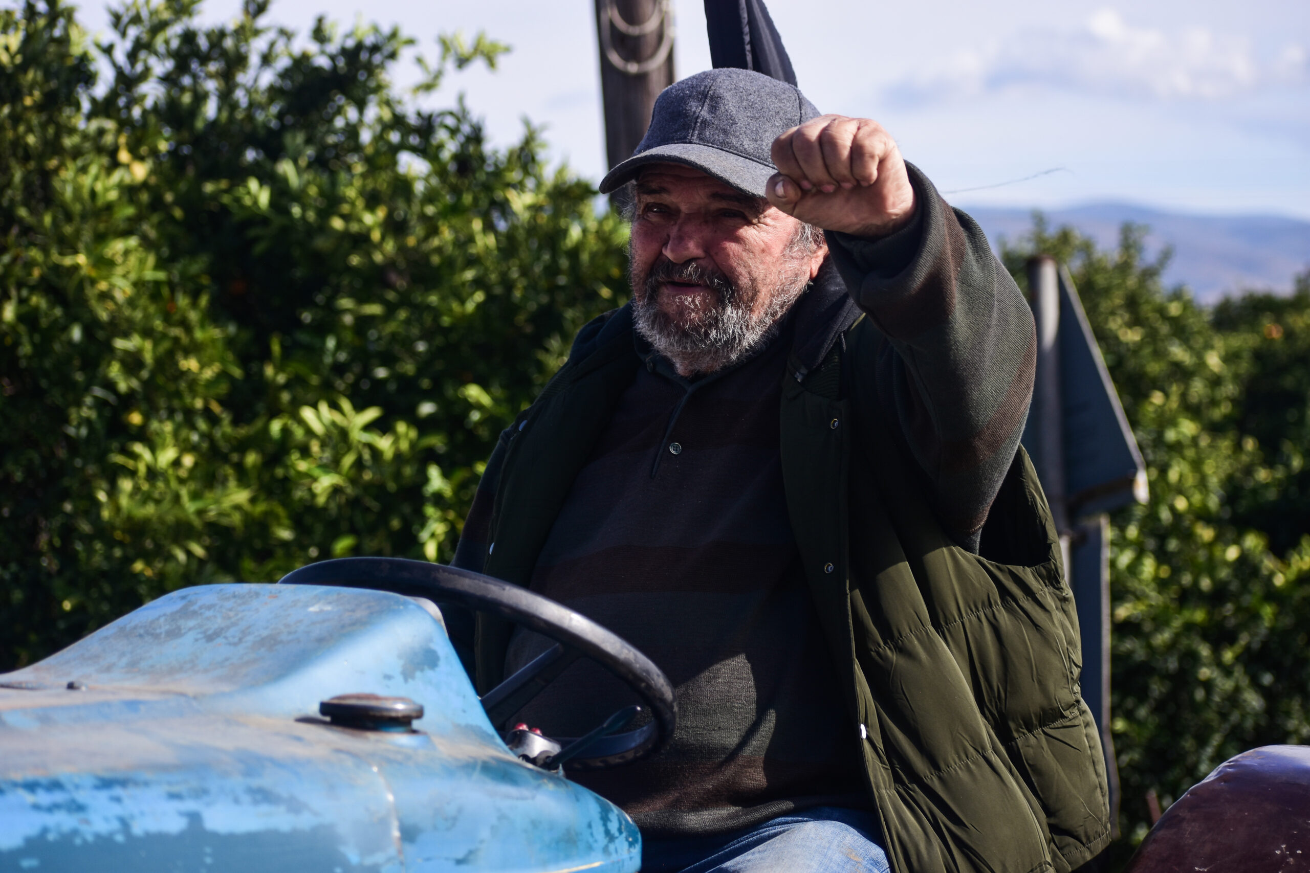 Αγρότες: Αποφασίστηκε η κάθοδος των τρακτέρ – Τουλάχιστον 100 οχήματα θα εμφανιστούν την Τρίτη στο Σύνταγμα