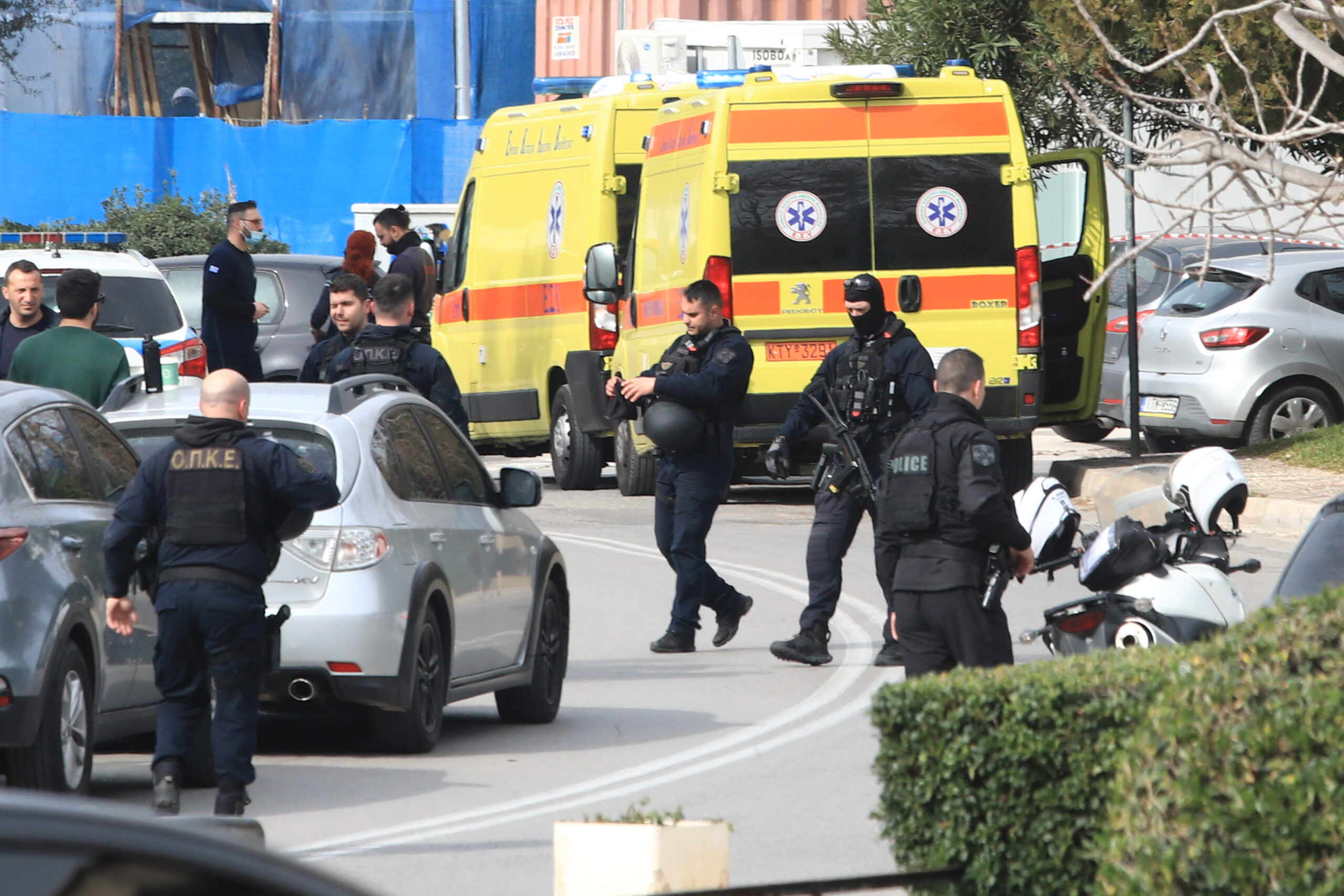 Μακελειό στη Γλυφάδα: Πώς έδρασε ο δολοφόνος και αυτόχειρας – Το πρωτοφανές αμόκ του «Άρη» και οι τέσσερις νεκροί