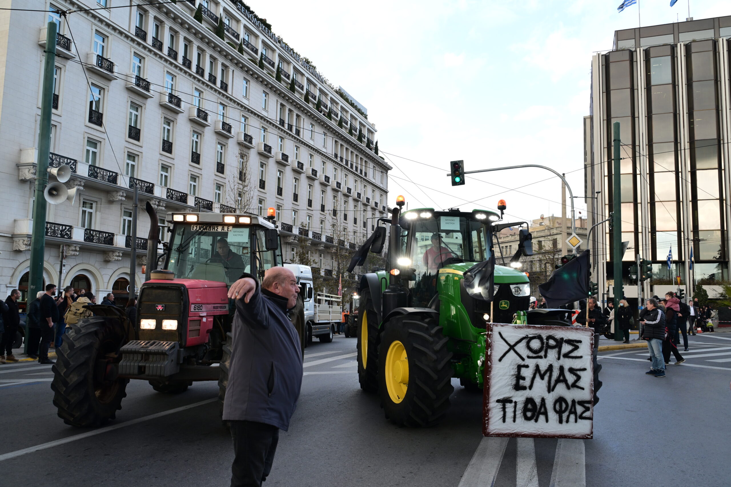 «Πλημμύρισε» το Σύνταγμα από την κάθοδο των αγροτών- Την Πέμπτη θα κριθεί το μέλλον των μπλόκων- Σύντομα η συνάντηση με τον Μητσοτάκη