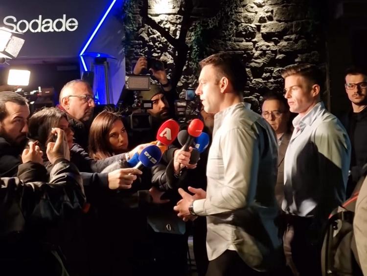 Στέφανος Κασσελάκης: Στο μπαρ Sodade μετά την ψήφιση του ν/σ για τα ομόφυλα ζευγάρια – Το «καρφί» για Πολάκη (Βίντεο)