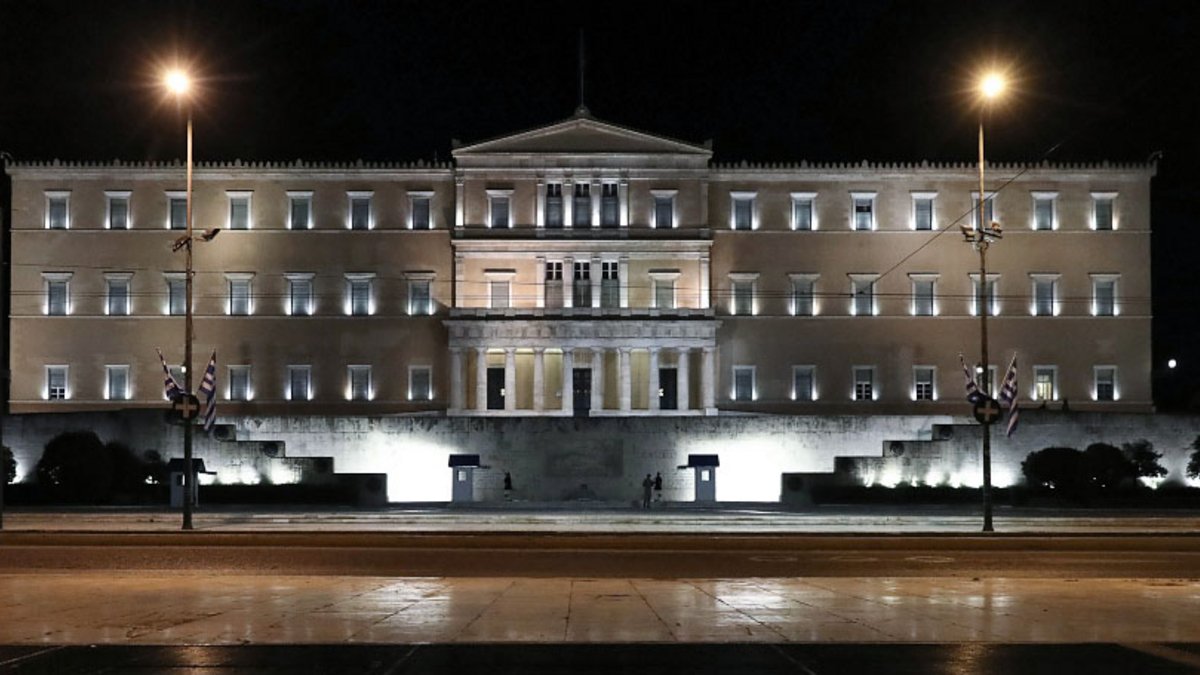 Τηλεφώνημα για βόμβα στη Βουλή – Κλιμάκιο της αντιτρομοκρατικής «απέκλεισε» τους γύρω δρόμους