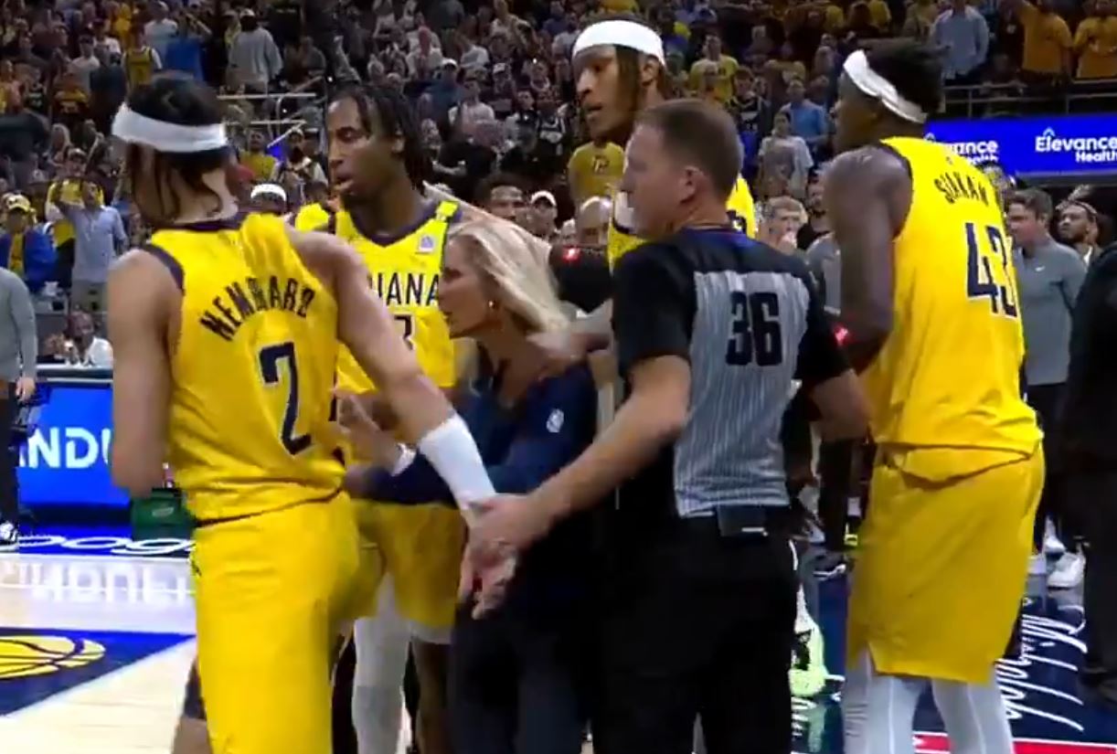 NBA: Μπουνιές και σύρραξη στο Πέισερς-Μπακς (Βίντεο)