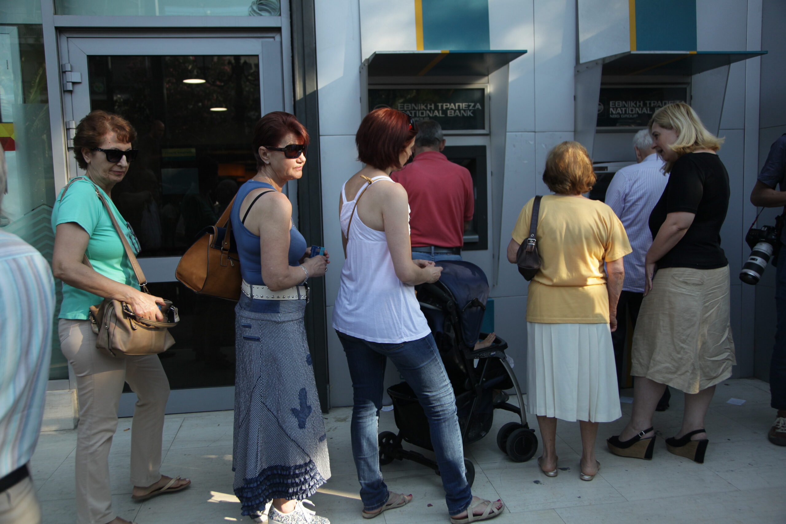 Κλείνουν ξανά για έξι ημέρες οι τράπεζες – Τι θα γίνει με τις μισθοδοσίες