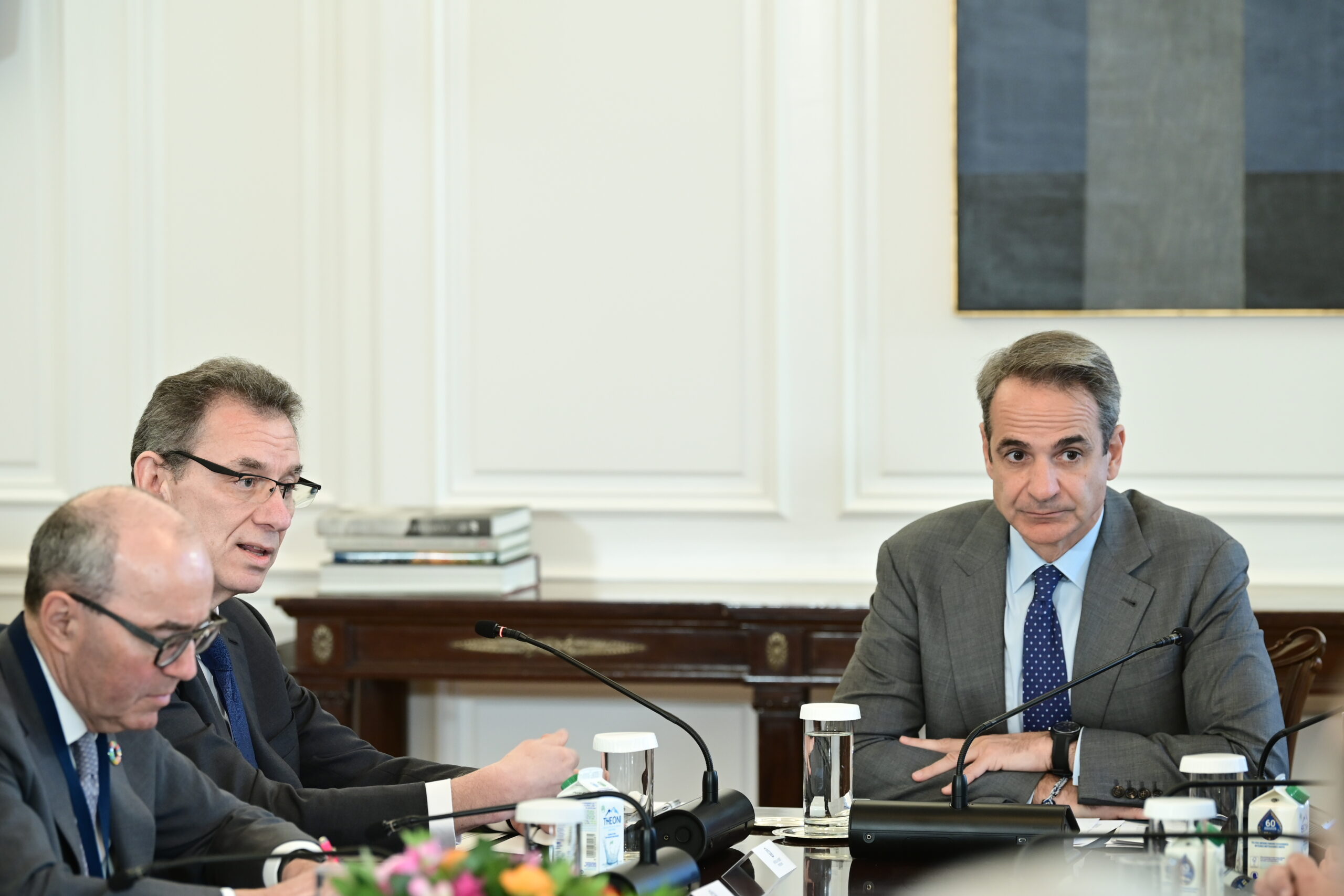 Μητσοτάκης σε επικεφαλής των κορυφαίων φαρμακευτικών εταιρειών: «Οι πολίτες πρέπει να λαμβάνουν γενόσημα φάρμακα στην καλύτερη τιμή»