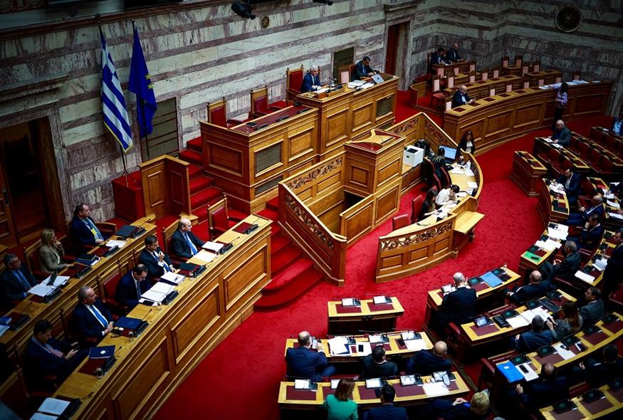 Βουλή: Ψηφίστηκε το νομοσχέδιο ιδιωτικοποίησης ύδρευσης της Θεσσαλίας – Για «κερκόπορτα» κάνει λόγο η αντιπολίτευση