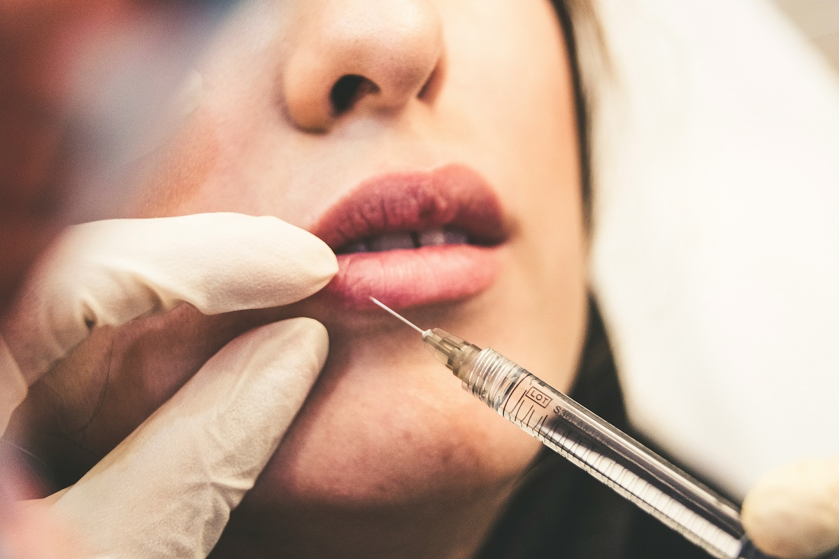 Πώς το «Vampire Facial» μόλυνε τρεις γυναίκες με HIV