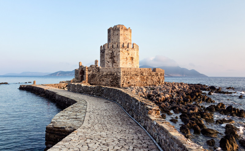 Καταρρέει το κάστρο της Μεθώνης – Ανεπαρκείς πολιτειακοί χειρισμοί του στερούν τη δυνατότητα χρηματοδότησης από το Ταμείο Ανάκαμψης