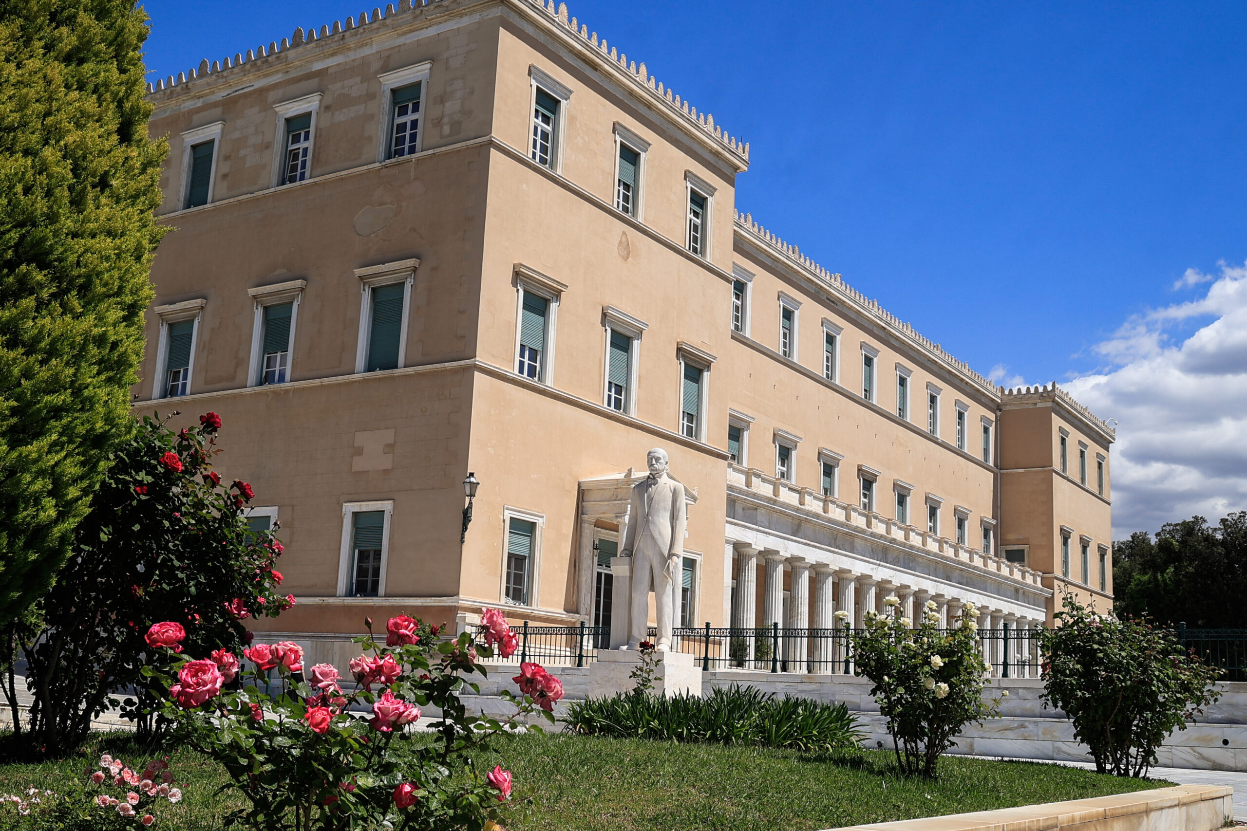 Η Ελλάδα απέναντι σε μέτωπο προκλήσεων: Απώλεια ισχύος και ο εγκλωβισμός σε αναποτελεσματικές συμμαχίες