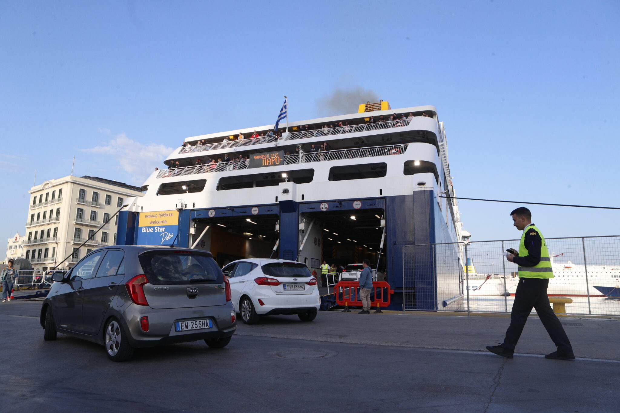Πάσχα: Κορυφώνεται η έξοδος των εκδρομέων – Με πληρότητα αναχωρούν τα πλοία από Πειραιά, Ραφήνα, Λαύριο