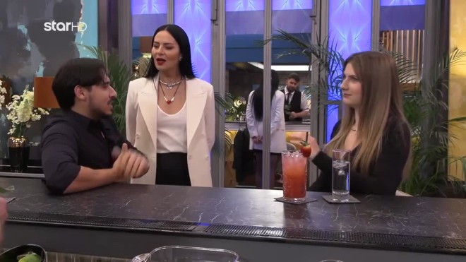 First Dates: O Νάκος έφερε τριαντάφυλλο για τον… Τάσο!