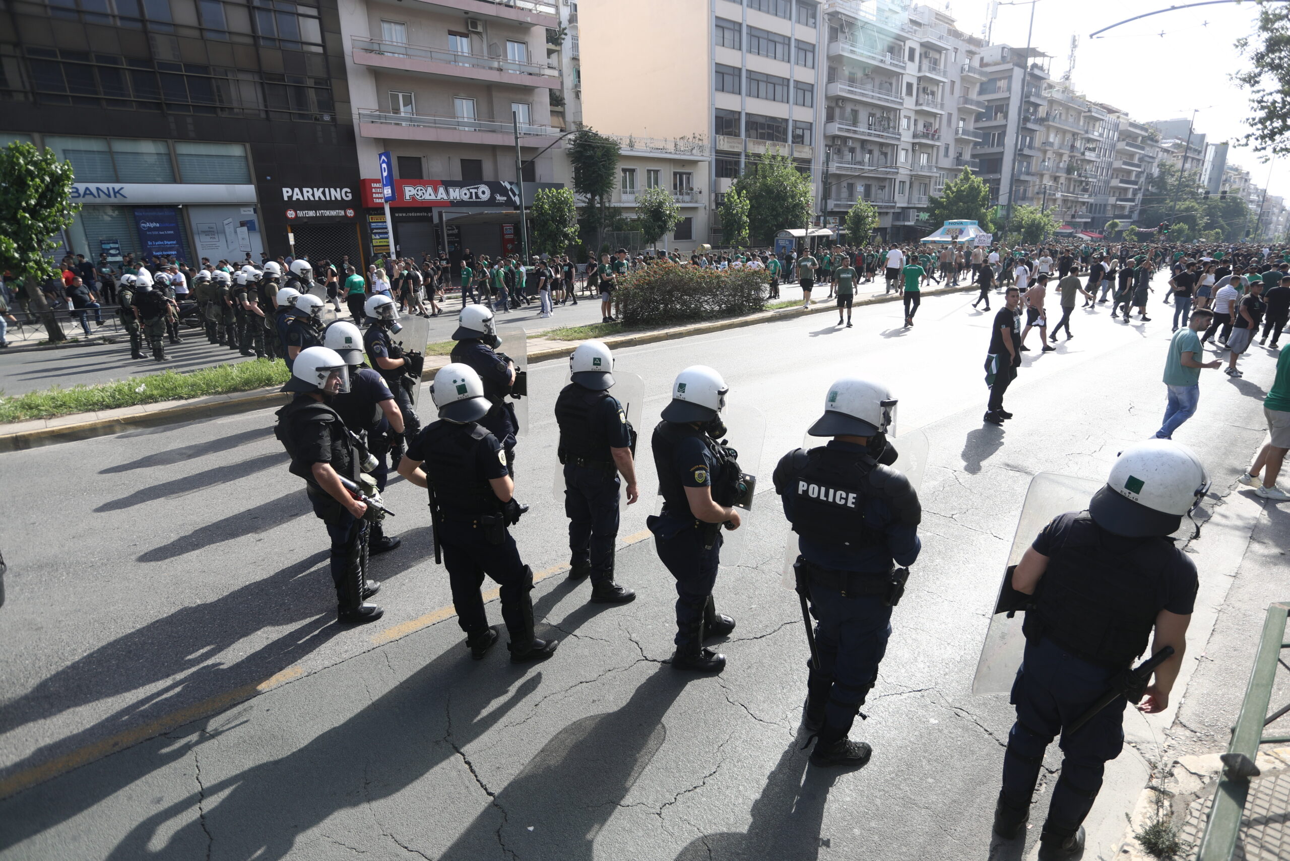 Χειροπέδες σε 12 οπαδούς του Παναθηναϊκού – Με ποιες κατηγορίες βαρύνονται