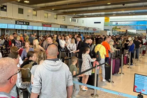 Χάος στο αεροδρόμιο του Μάντσεστερ – Επανέρχεται σταδιακά η λειτουργία έπειτα από πολύωρη διακοπή ρεύματος