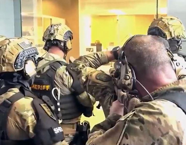 Φλόριντα: «American spiper» εξουδετέρωσε ληστή τράπεζας που κρατούσε ομήρους – Η σφαίρα διαπέρασε οθόνη υπολογιστή (Βίντεο)