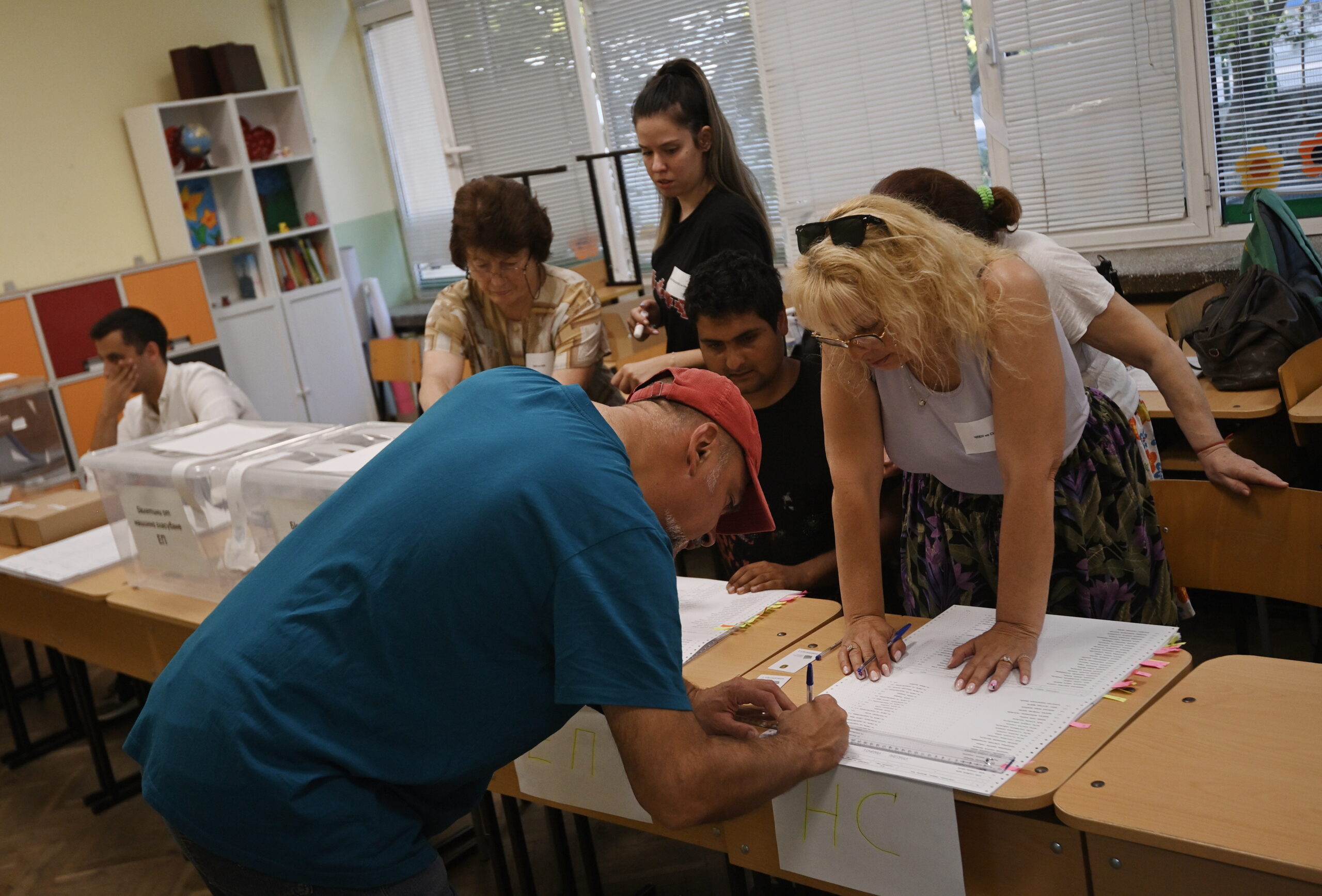 Διπλές κάλπες στη Βουλγαρία: Ευρωεκλογές και έκτες βουλευτικές εκλογές μέσα σε τρία χρόνια